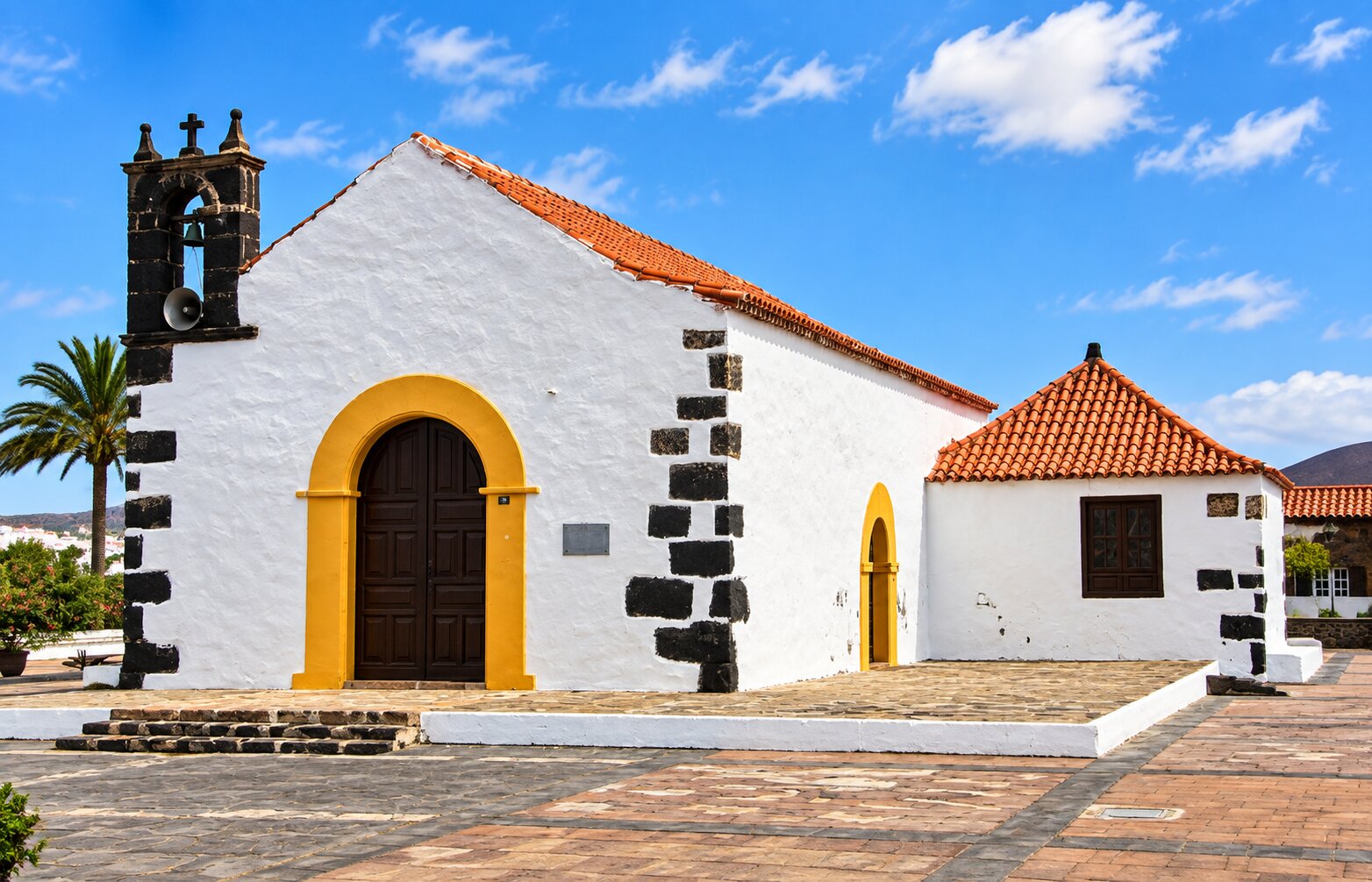 Traditional white church with volcanic stone details in Lajares auf Fuerteventura